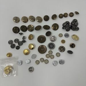 Vintage Buttons Mix Lot See Pictures Some Coat Of Arms Buttons Variety Of Sizes